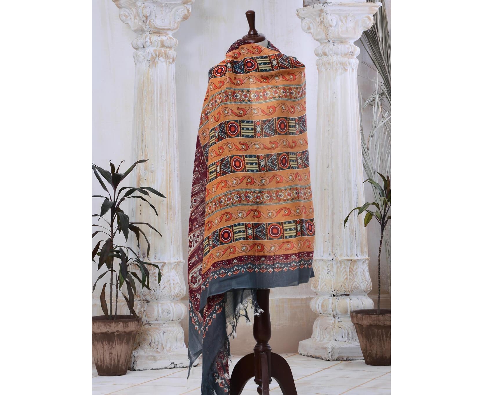 Stylish Stoles & Cashmere Shawl to Have In Your Wardrobe
